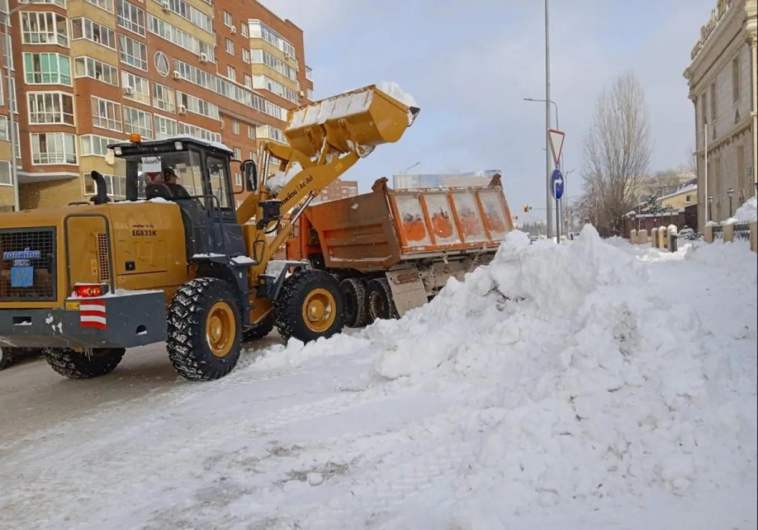 Елордада жүк көлігімен 16,5 мың рейс қар шығарылды