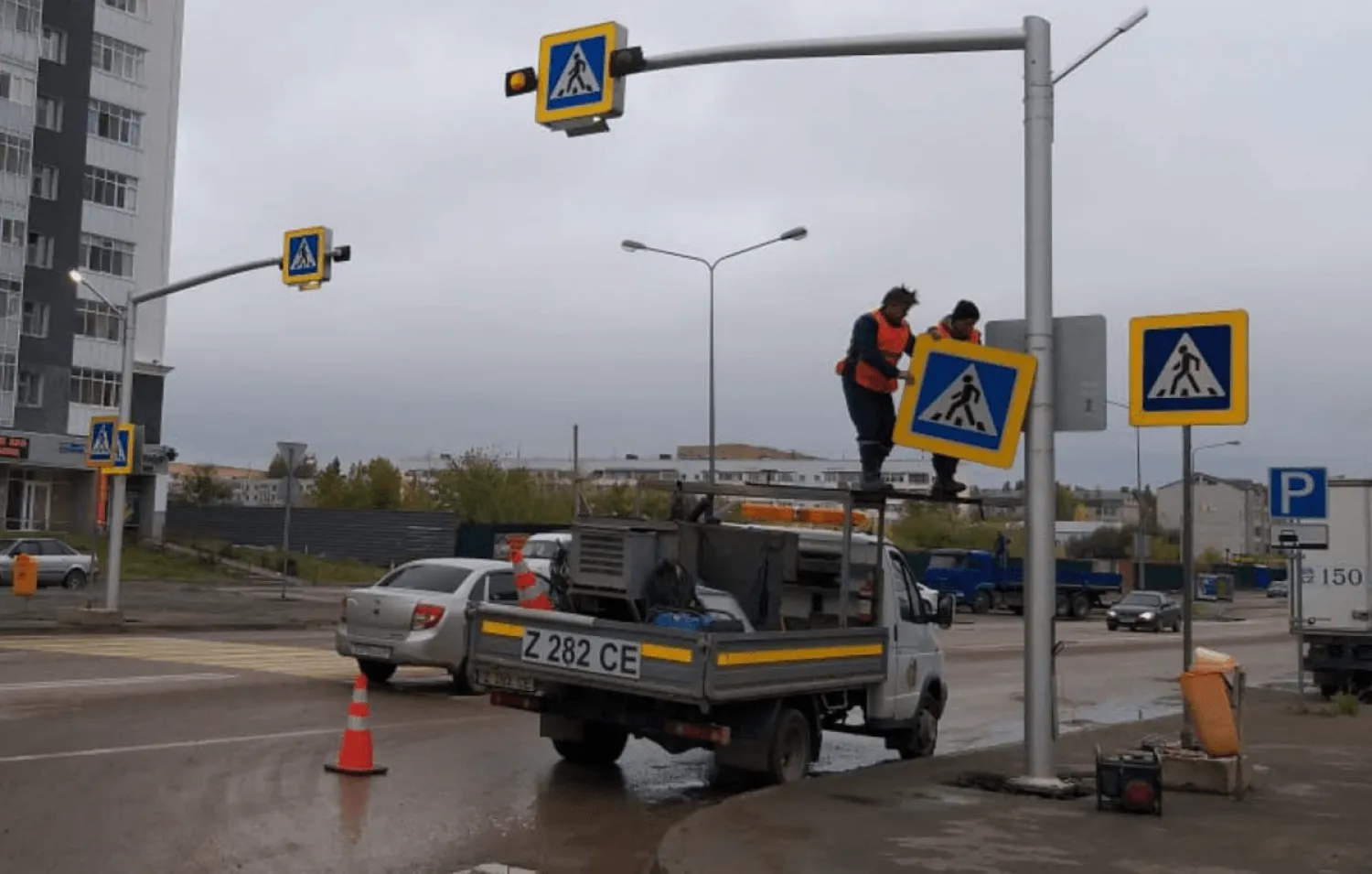 Елордада жаңа жаяу жүргіншілер өткелі орнатылды