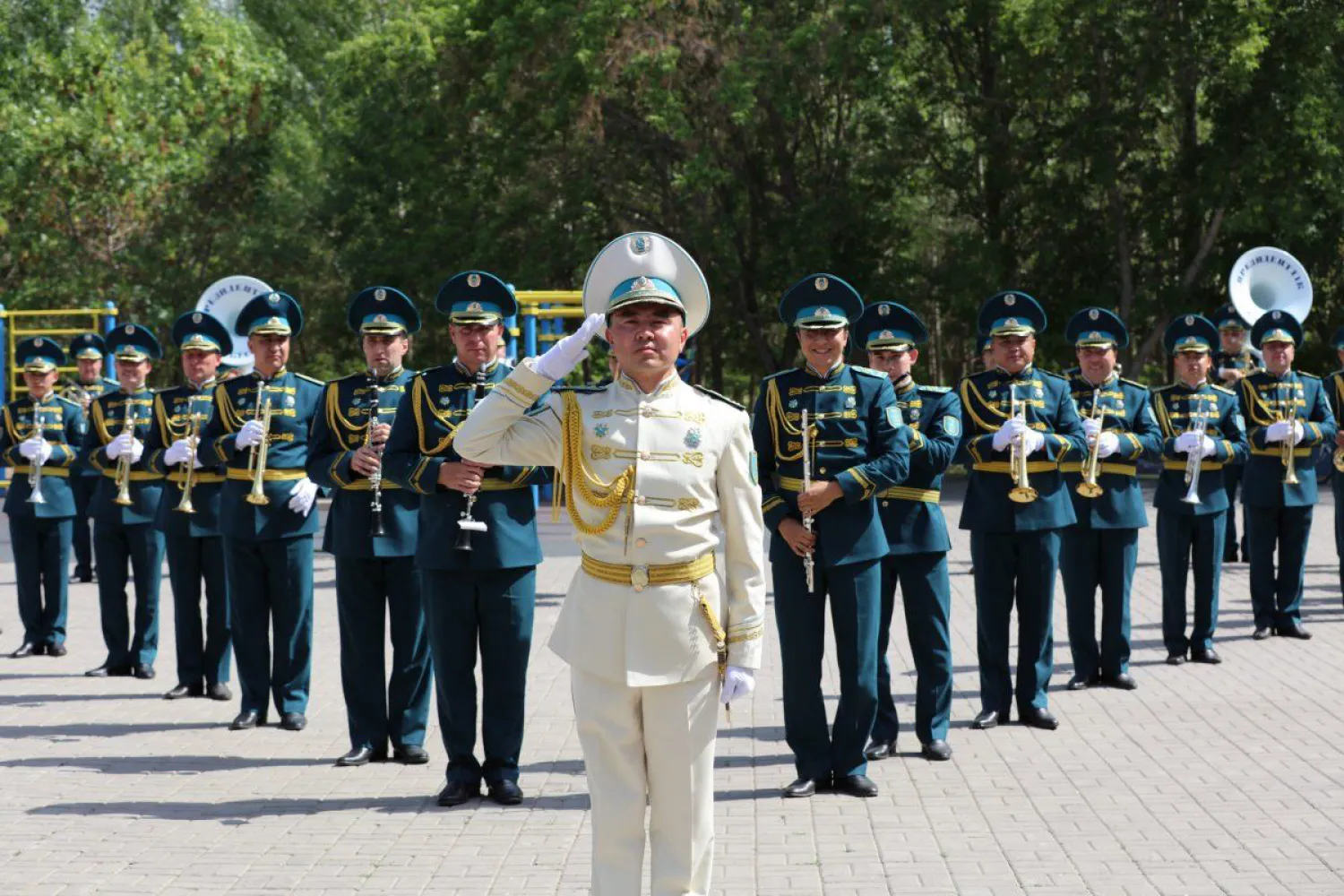 Мемлекеттік күзет Президенттік оркестрі Медицина қызметкерлері күнімен құттықтады