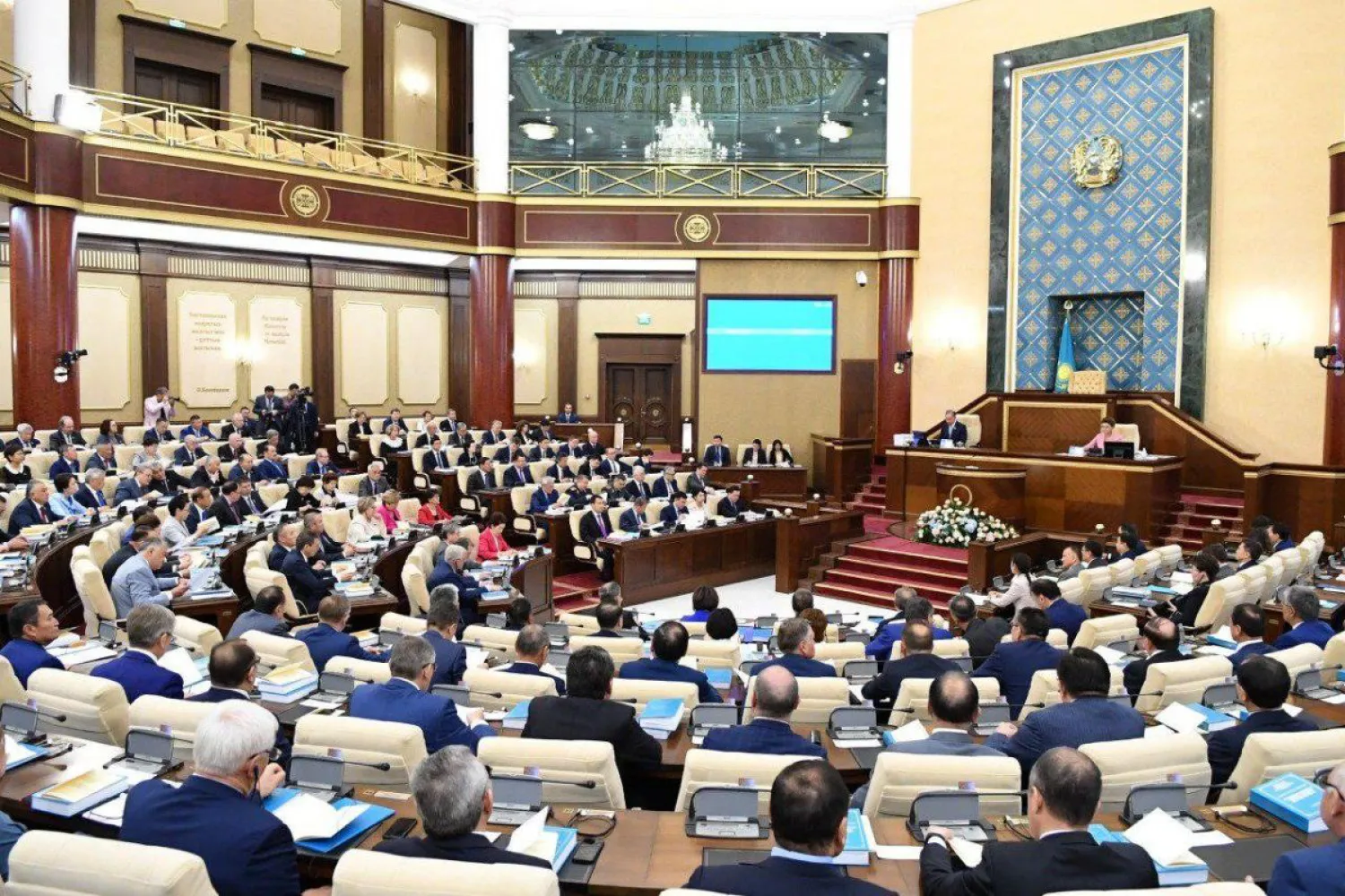 Мәжіліс пен мәслихат депутаттарының қызметі бағаланатын болды