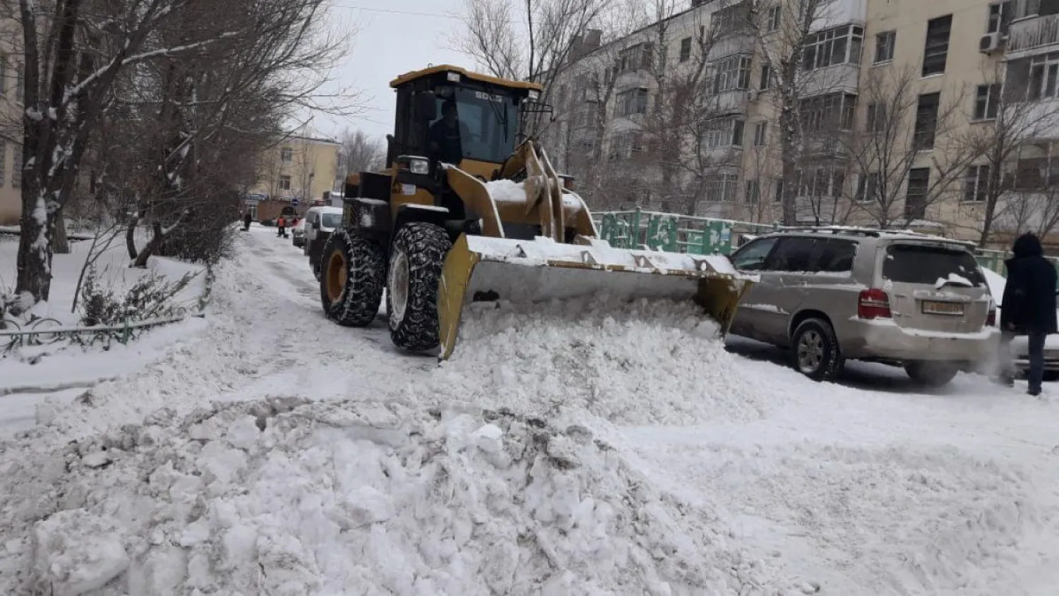 Елордада қар жинау жұмысына 2 мыңға жуық жол жұмысшысы шықты