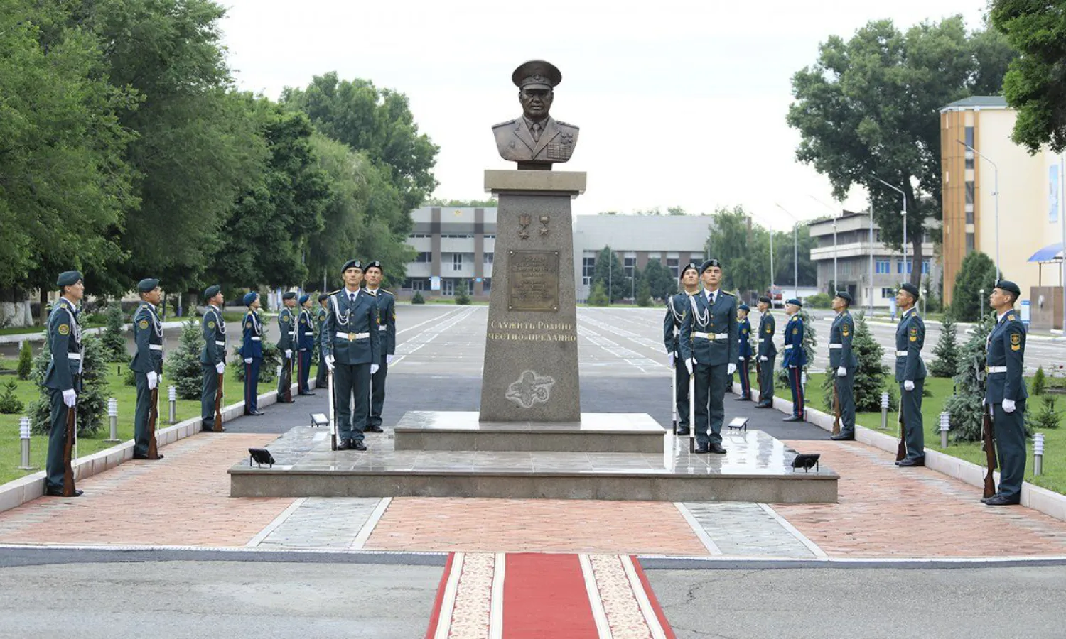 Құрлық әскерлерінің әскери институтына Сағадат Нұрмағамбетовтің есімі берілді