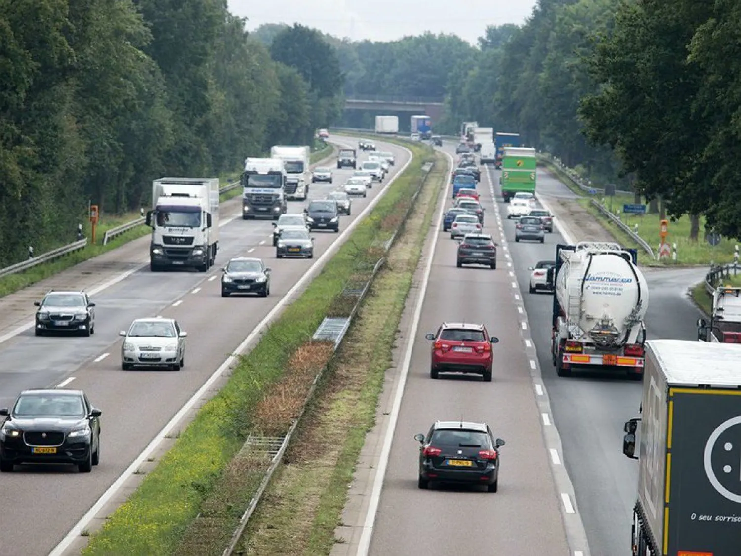 Биыл елімізде автомобиль көлігімен 5,3 млн жолаушы мен 675,3 млн тонна жүк тасымалданды