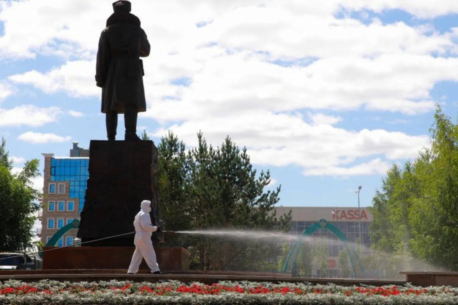 Нұр-Сұлтанда әскери қызметшілер адам көп жиналатын орындарда өңдеу жұмыстарын жүргізді