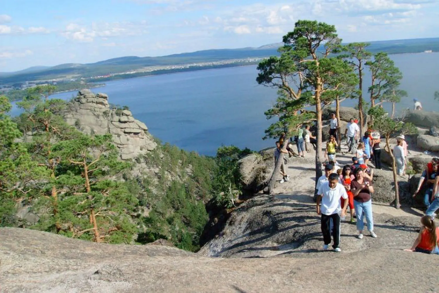 Қазақстанда қай елдің туристері ұзақ саяхаттайды?