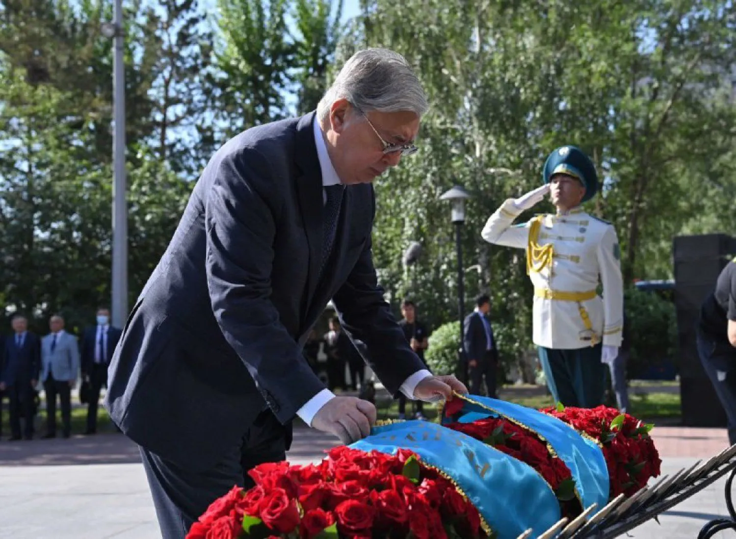 Мемлекет басшысы Саяси қуғын-сүргін және ашаршылық құрбандарының рухына тағзым етті (ФОТО)