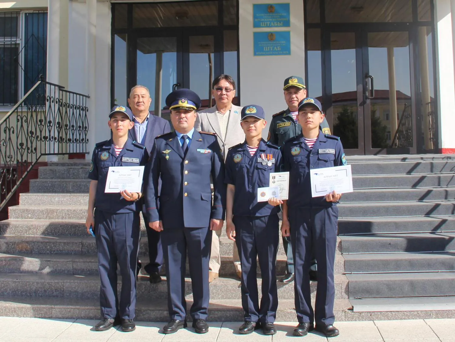 Жасөспірімді ажалдан құтқарып қалған сарбаздар марапатталды