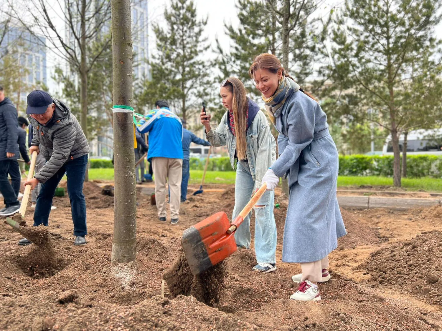 Астанада Мәңгілік ел даңғылында жаңа көшеттер отырғызылды