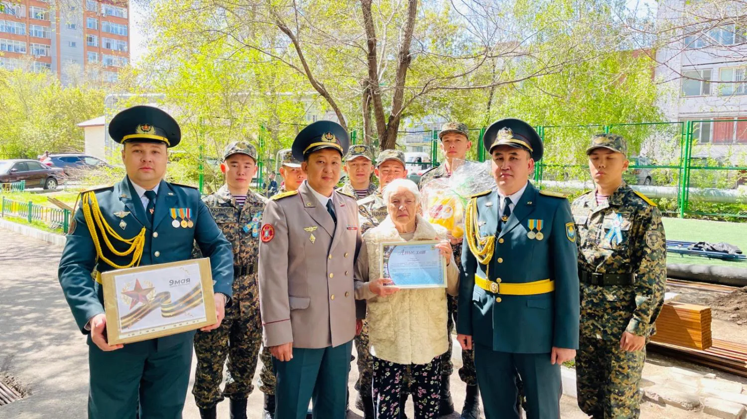 Елордалық ұландықтар ардагерлерді құттықтады