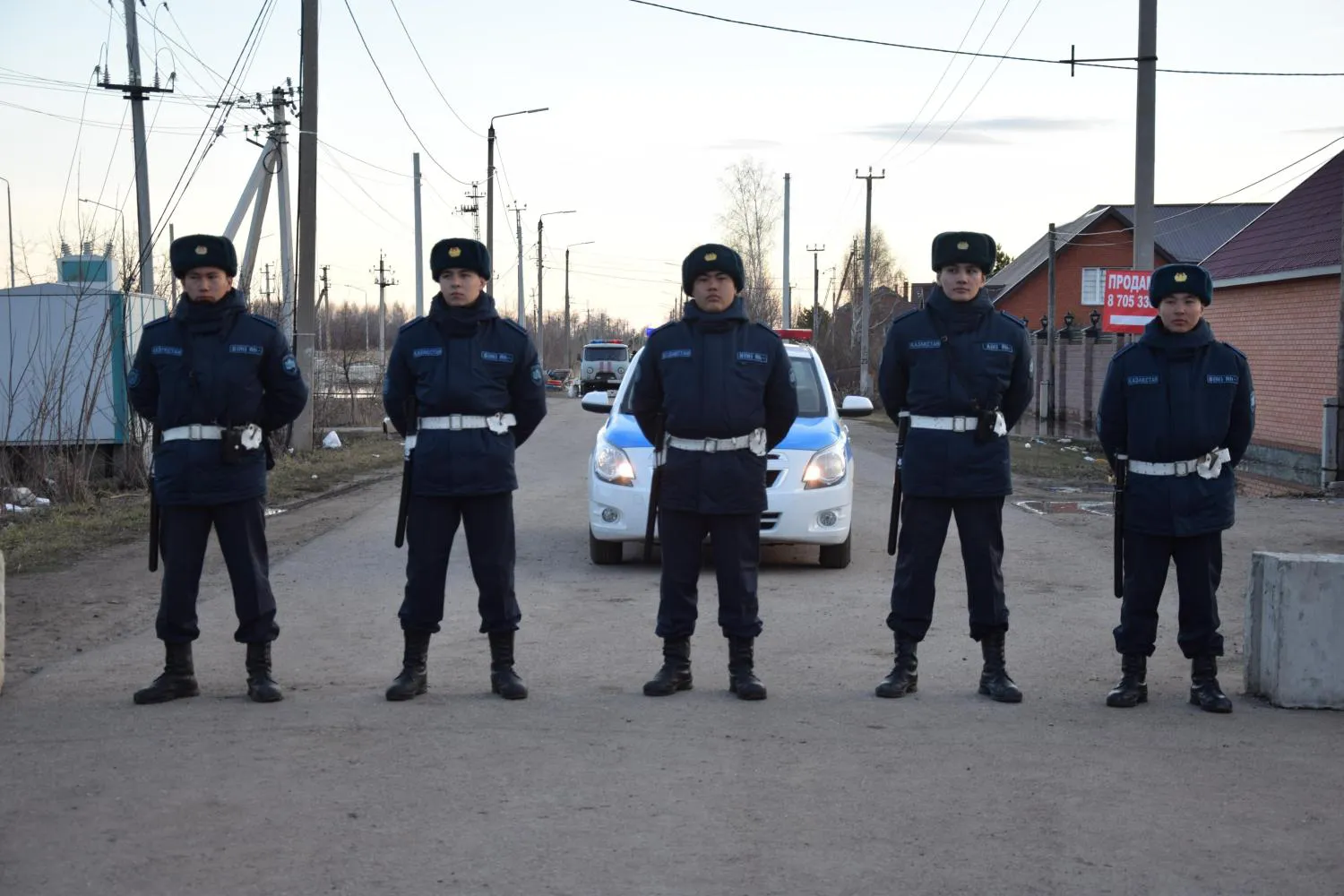 Әскери қызметшілер су басқан елдімекендерде патрульдік қызмет атқарады