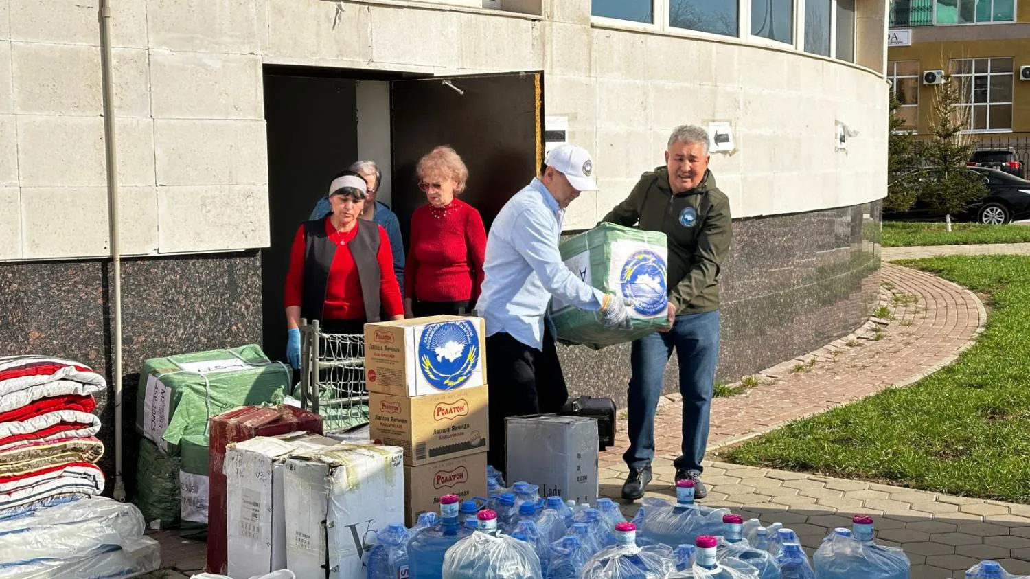 Су тасқыны: Елордалық ҚХА аймақтарға гуманитарлық көмек жіберді