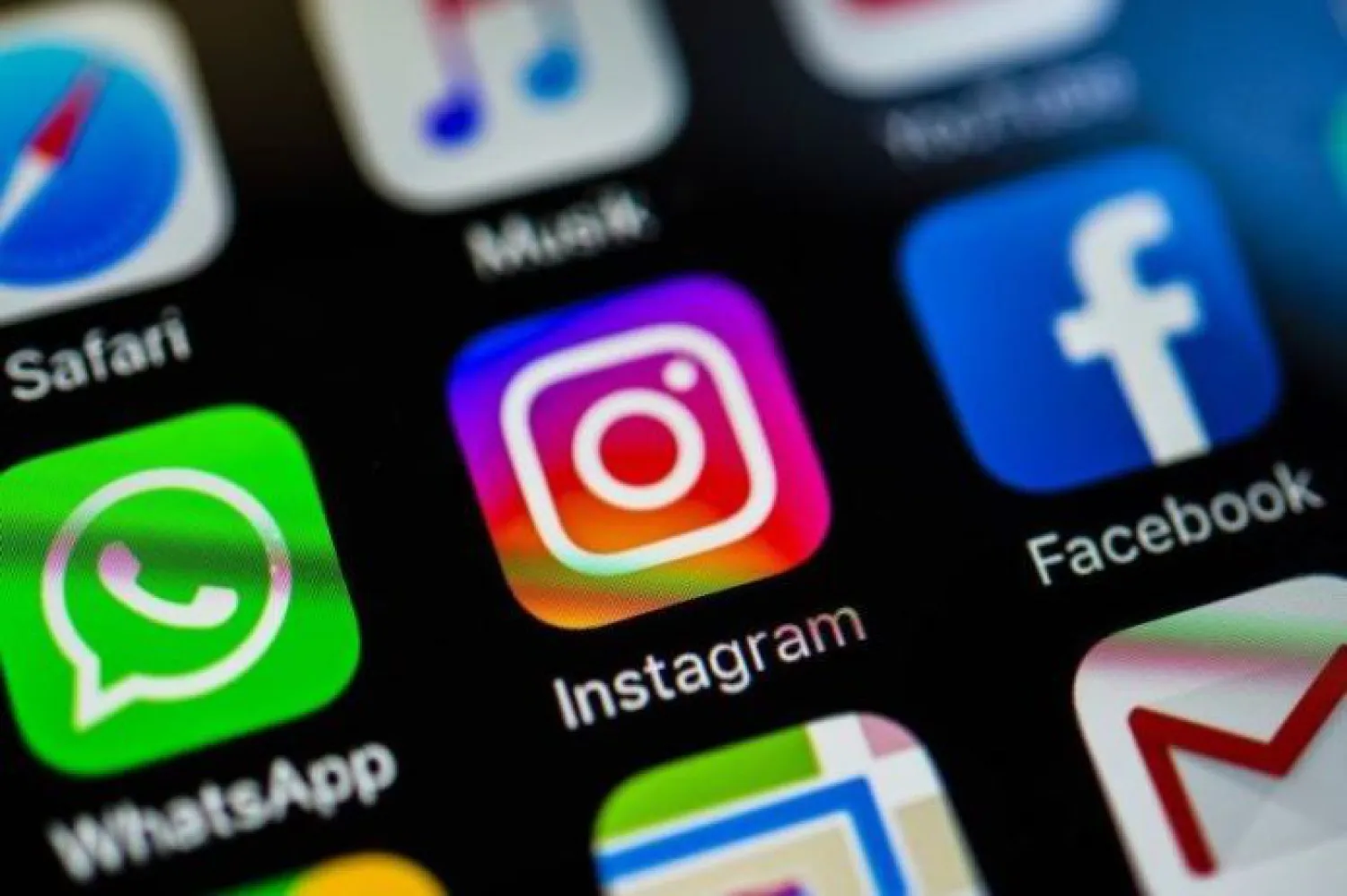 Facebook пен Instagram жұмыс істемей қалды