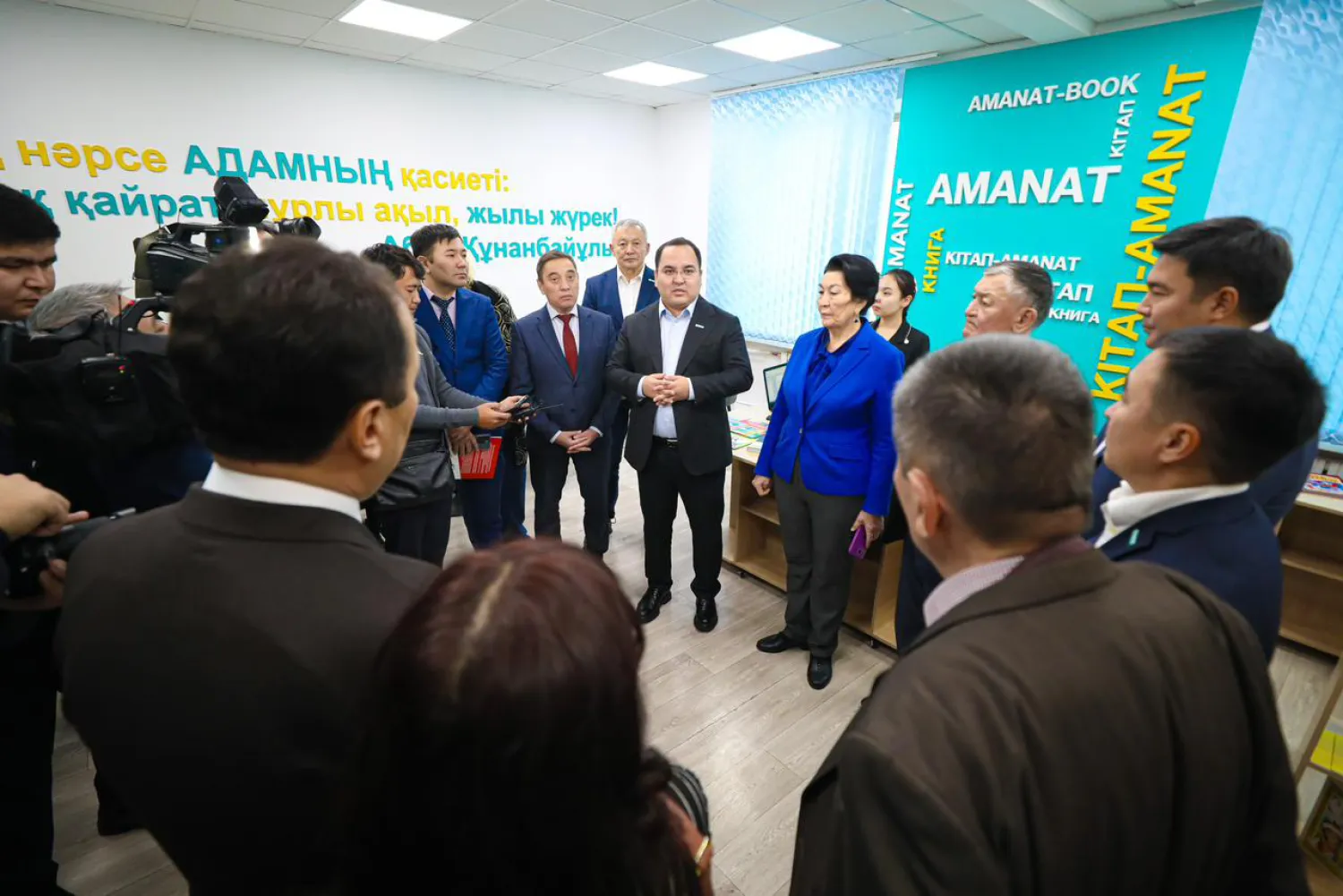 AMANAT партиясы астаналық филиалында кітап орталығы ашылды