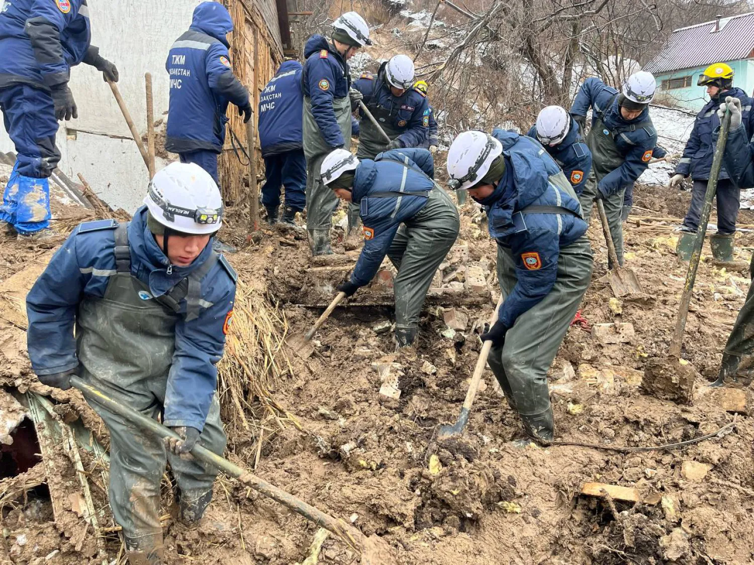 Алматыдағы үйінді астында қалған 3 адамның да денесі табылды