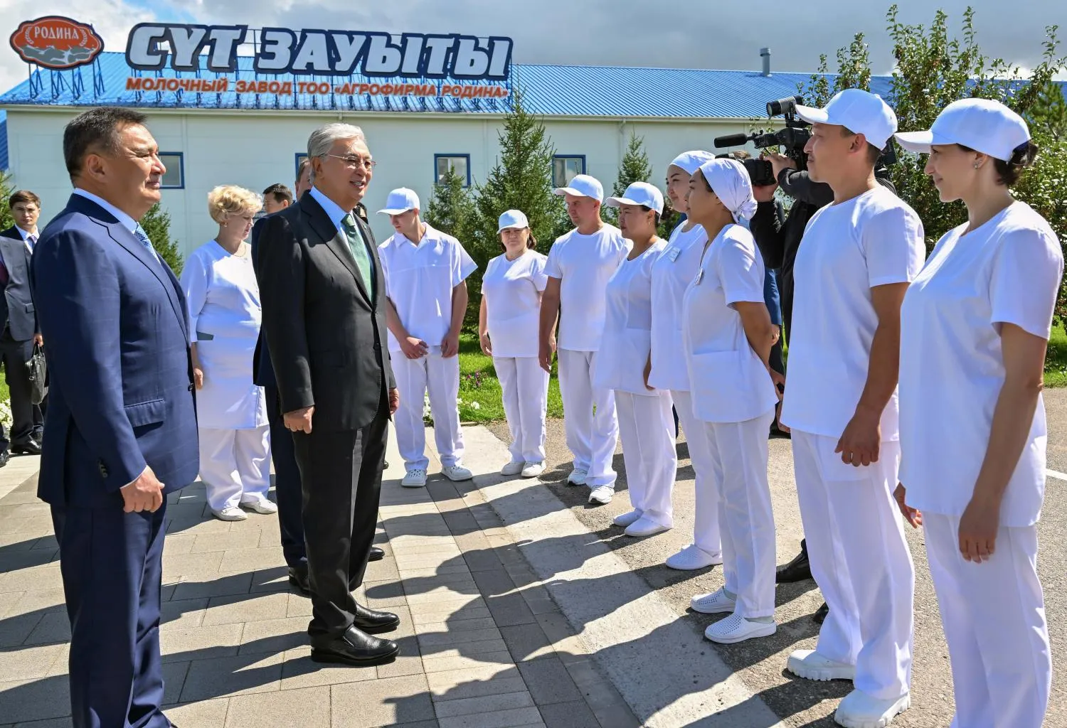 Тоқаев «Родина» агрофирмасының өндірістік нысандарымен танысты