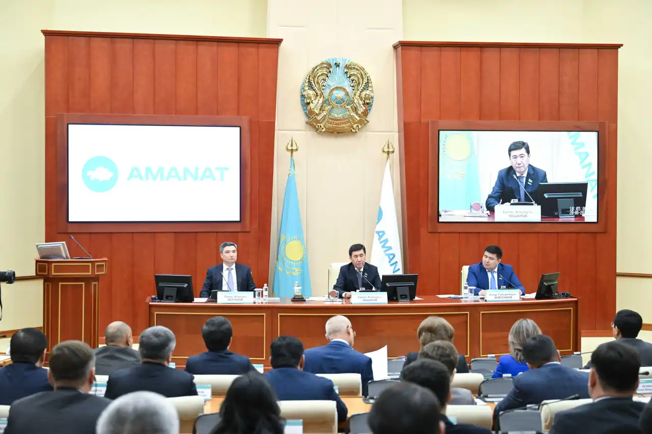 Олжас Бектенов AMANAT партиясының кеңейтілген отырысына қатысты