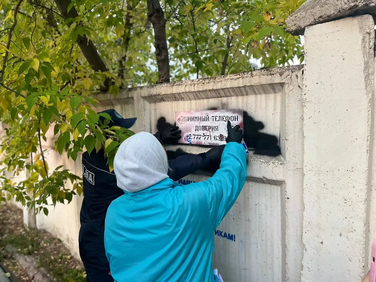 Елордалық полицейлер мен еріктілер есірткі жарнамалайтын жазбаларды өшірді