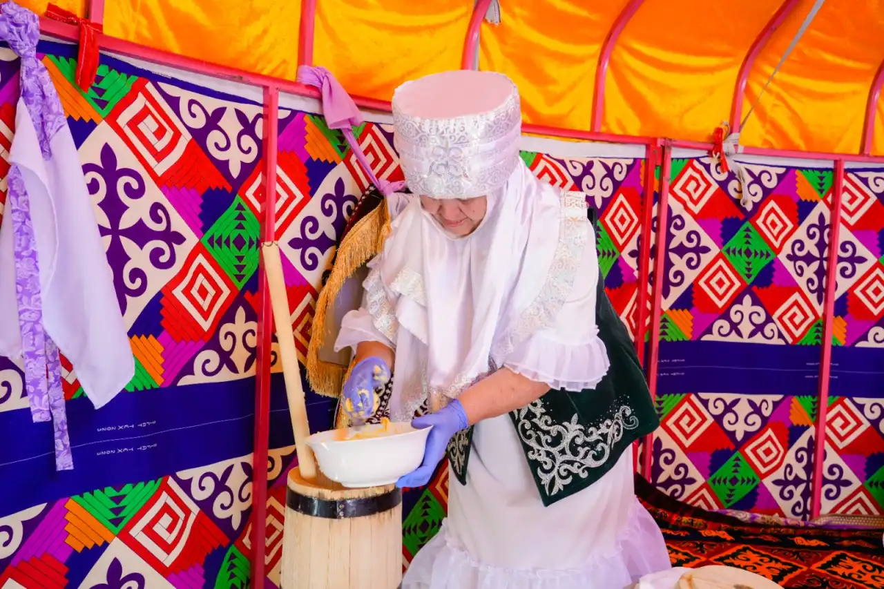 Елордада алғаш рет киіз үй тігуден шеберлік сағаты өткізілді