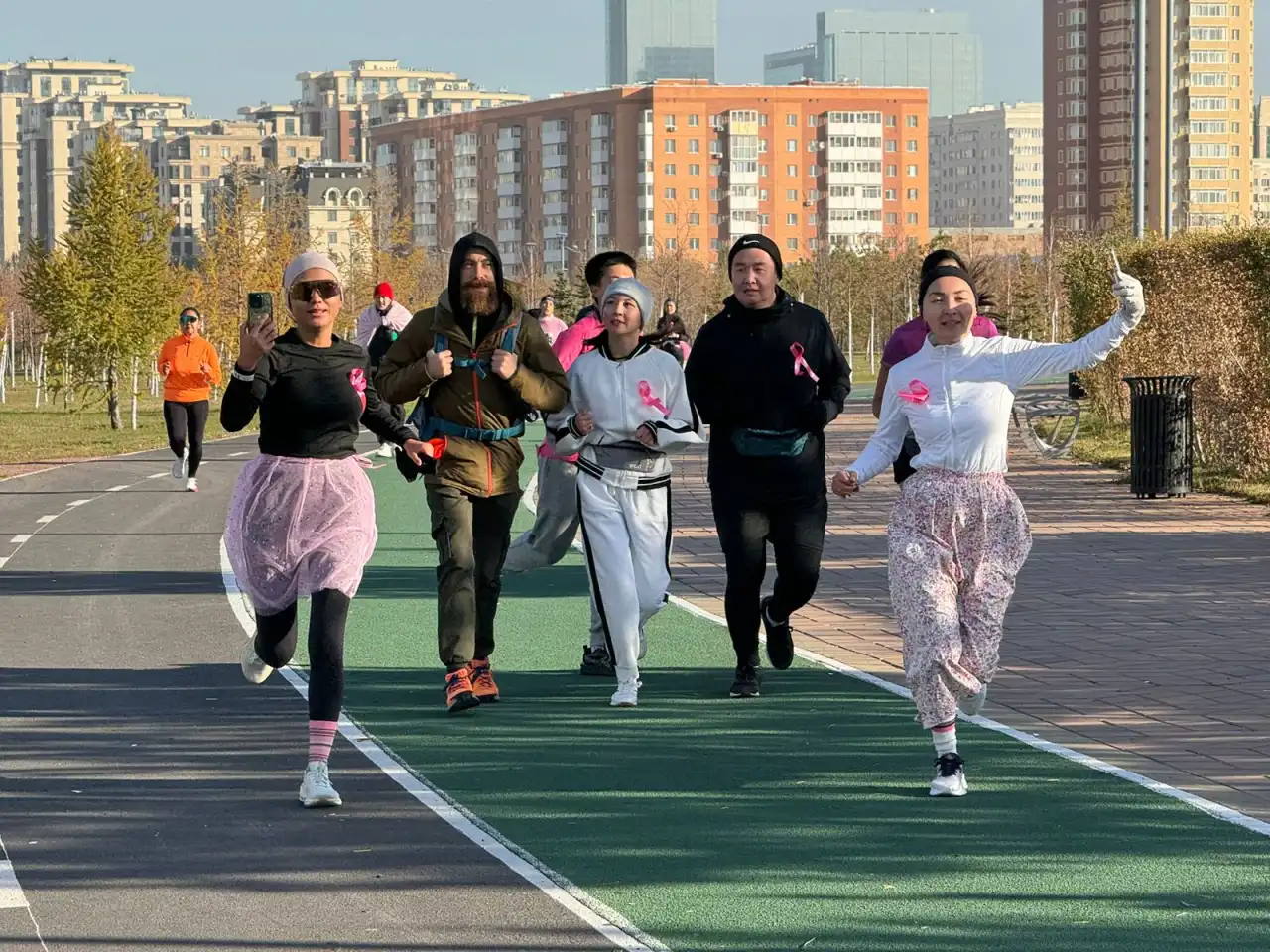 Pink Run: Ботаникалық саябақта қатерлі ісікке қарсы жарыс өтті