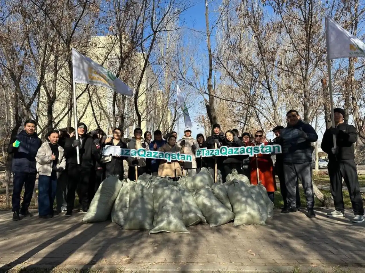 Елордалық жастар экоакцияға белсенді қатысып жатыр