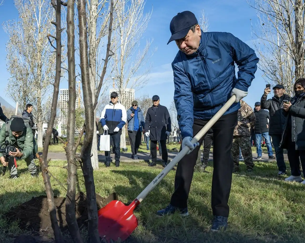 Елордада Мәжіліс депутаттары 300 ағаш отырғызды