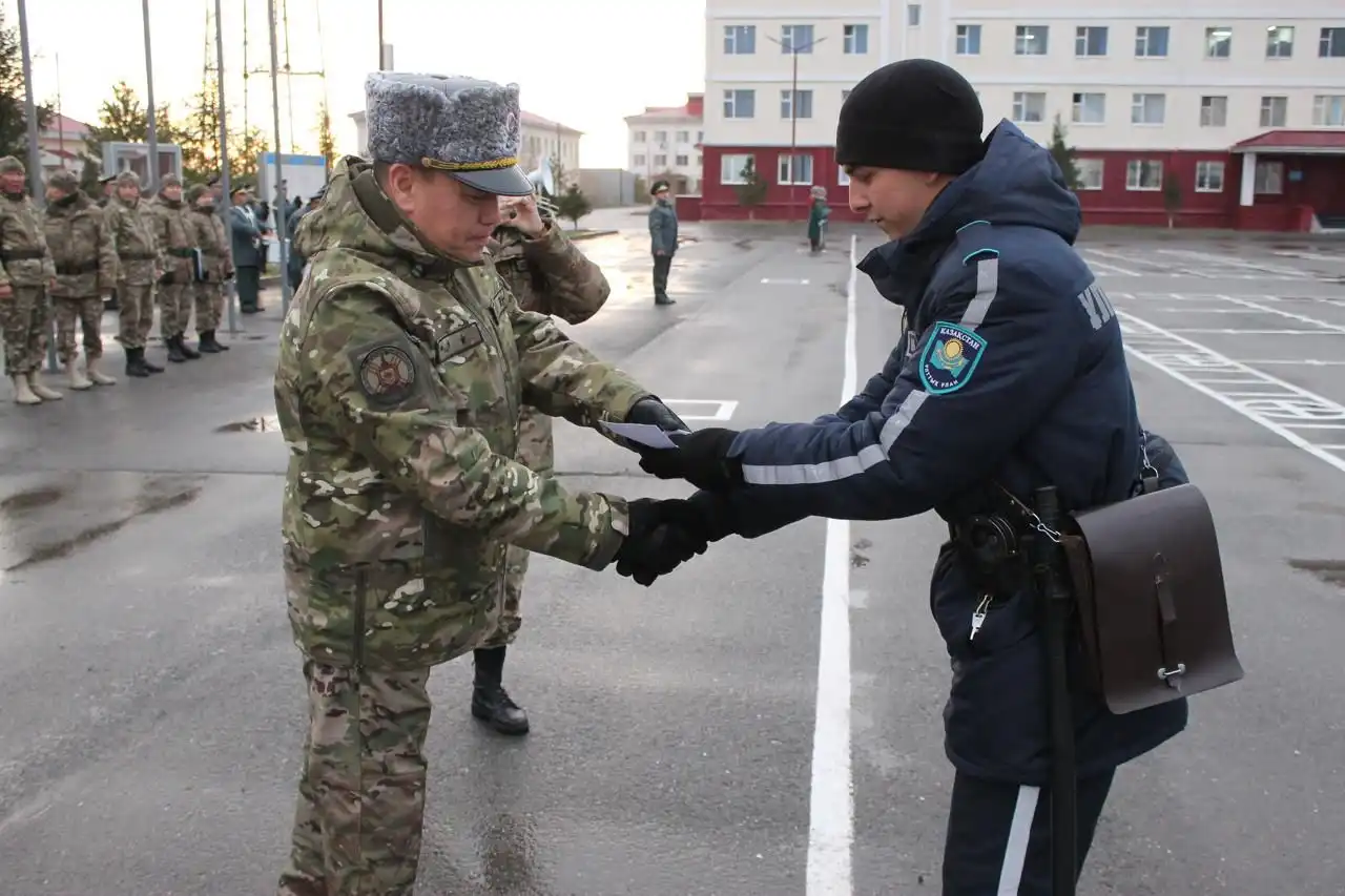 Елордада есірткі таратушыларды ұстаған сарбаздар марапатталды