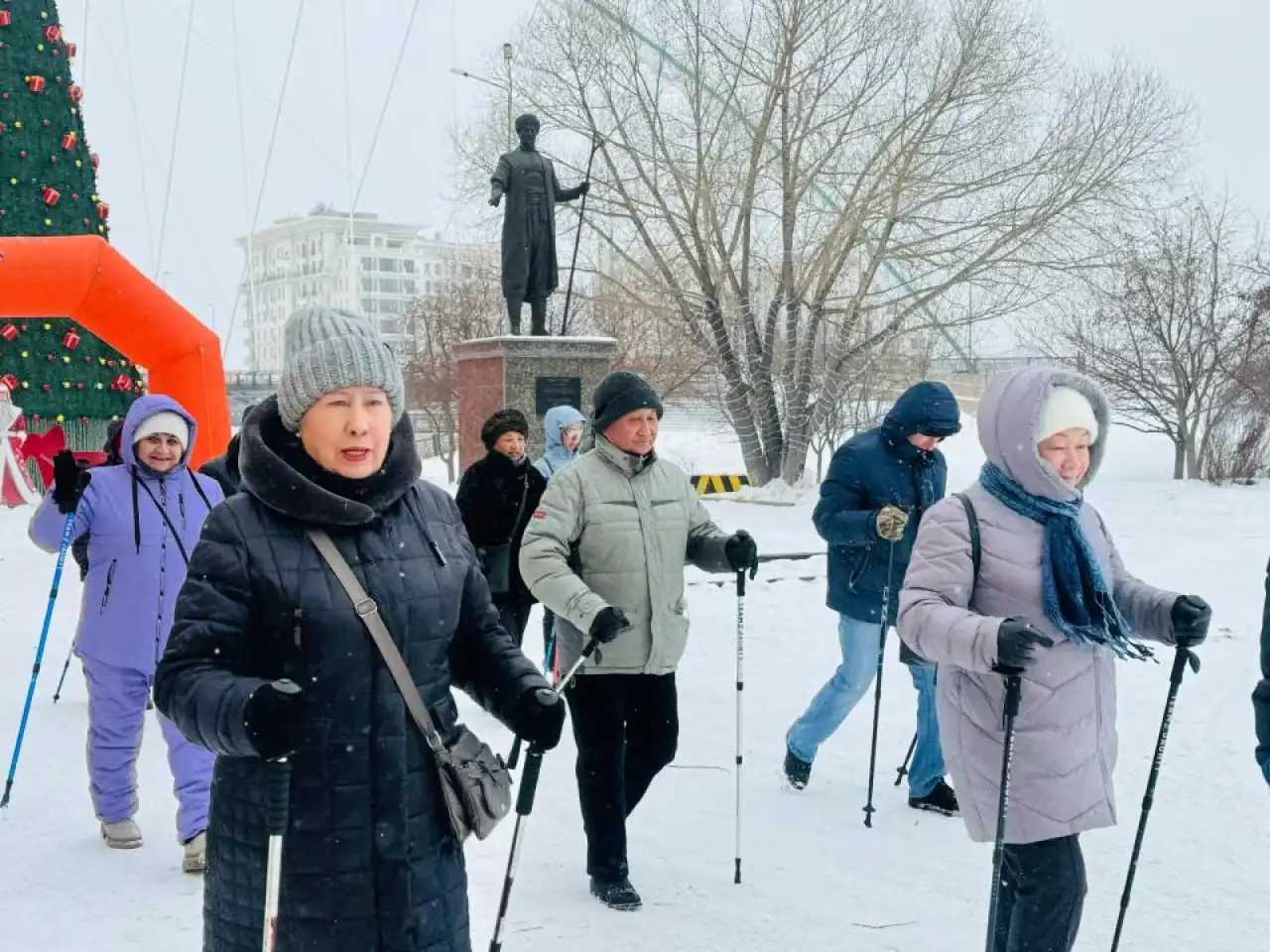 Астанада бұқаралық спортты дамытуға арналған скандинавиялық жүріс өтті