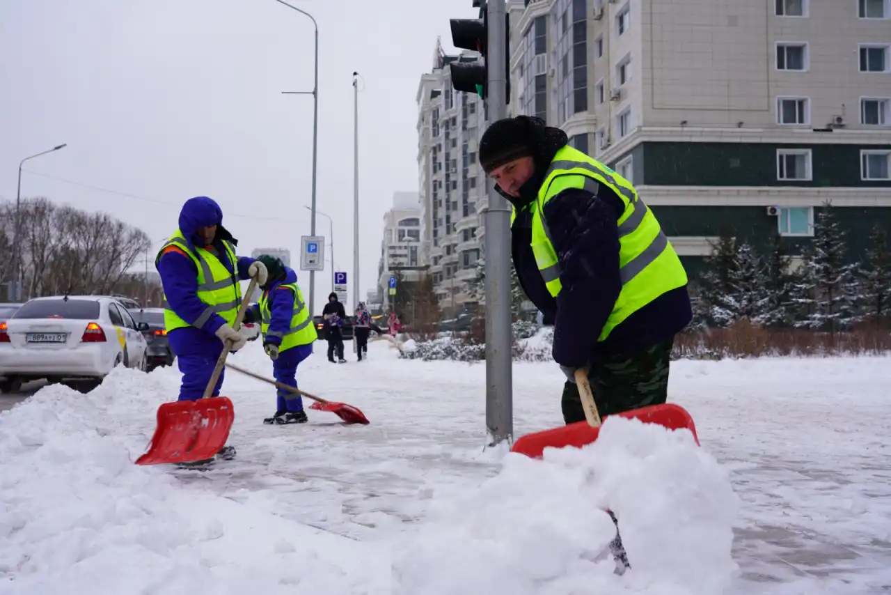 Елордада қар күреуге 2 600-ге жуық жұмысшы шықты