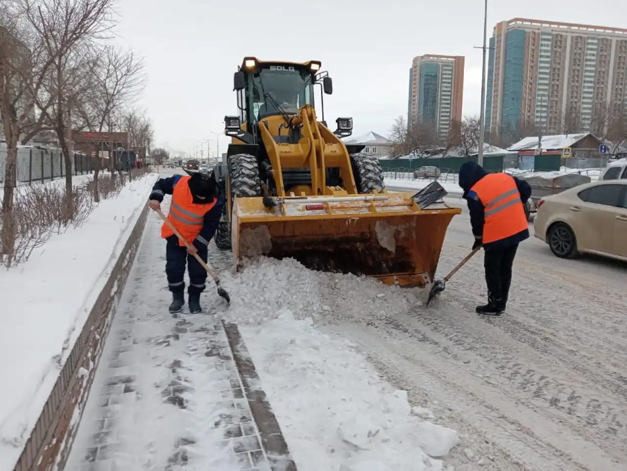 Елордада қар күреуге 2 600-ден астам жұмысшы жұмылдырылды