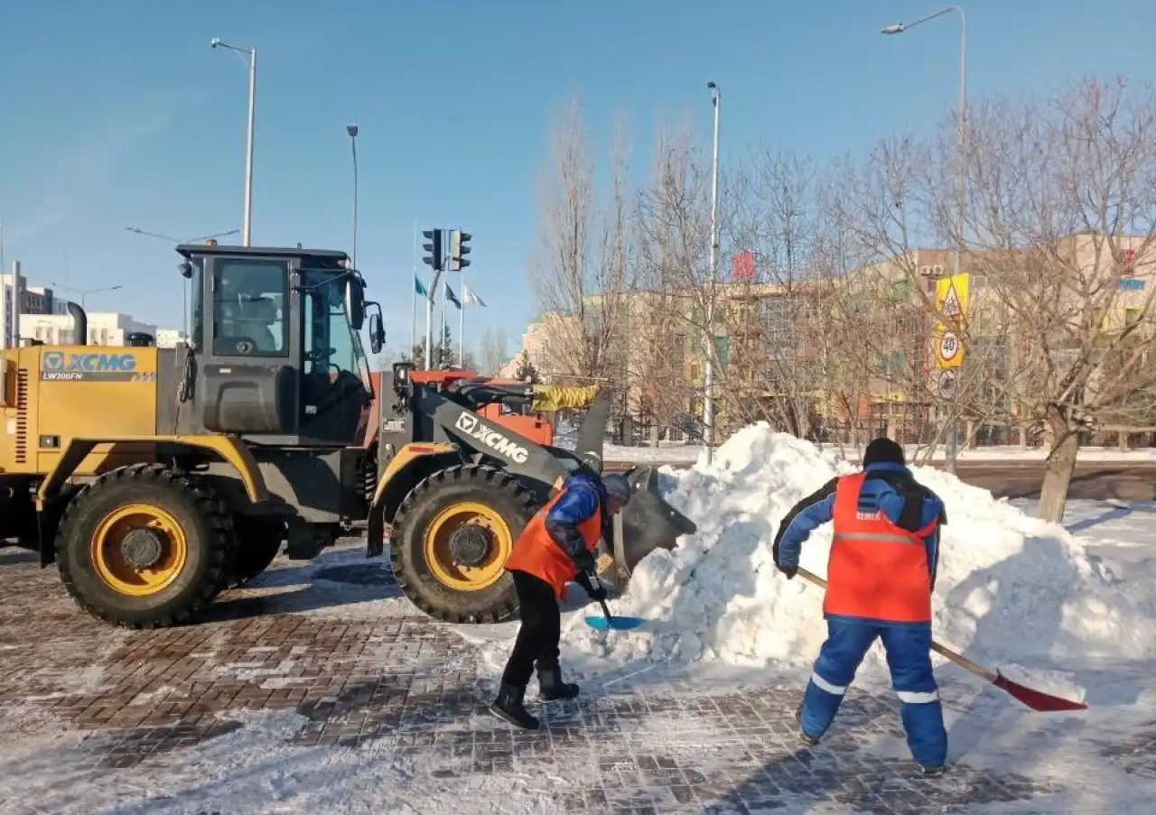 Астанадан бір түнде 32 мың текше метрден астам қар шығарылды