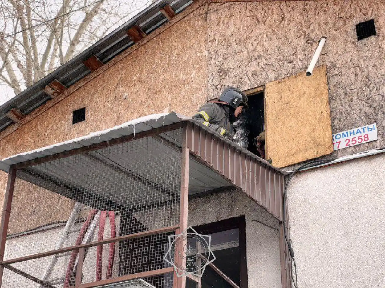 Астаналық өрт сөндірушілер 15 адамды эвакуациялады