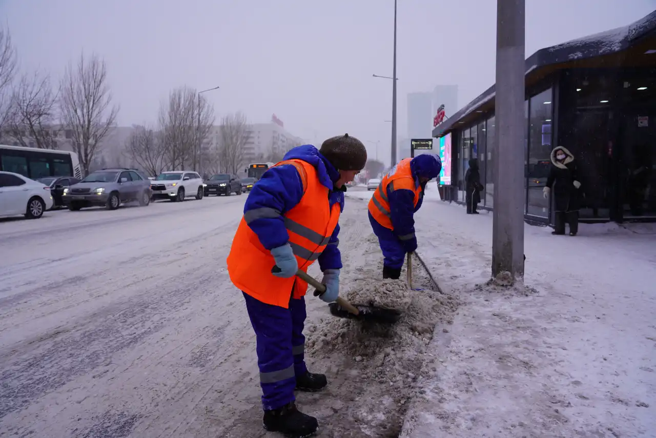 Елордада 2 600-ден астам жұмысшы қар күреуге жұмылдырылды