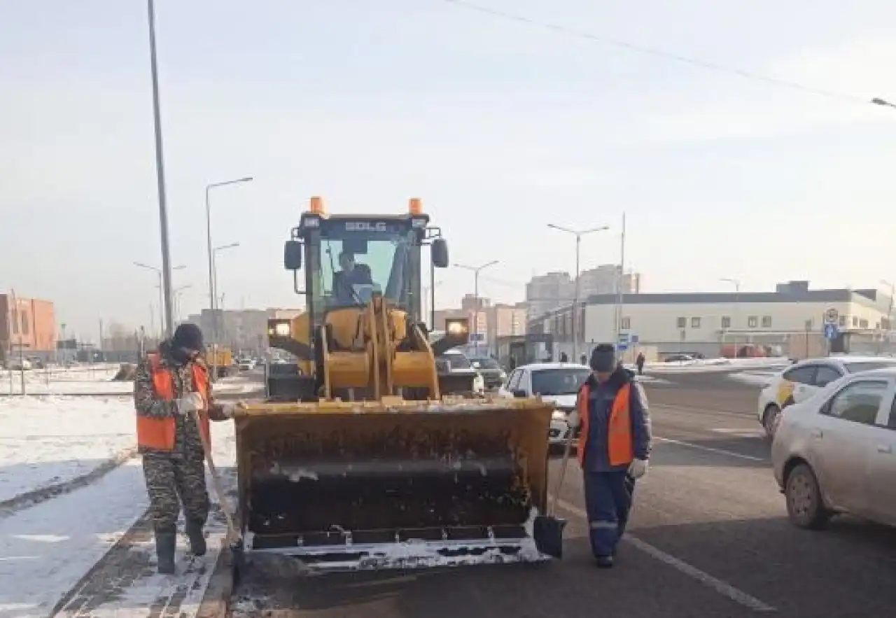 Елордада 1 300-ден астам арнайы техника қар тазалауға шығарылды