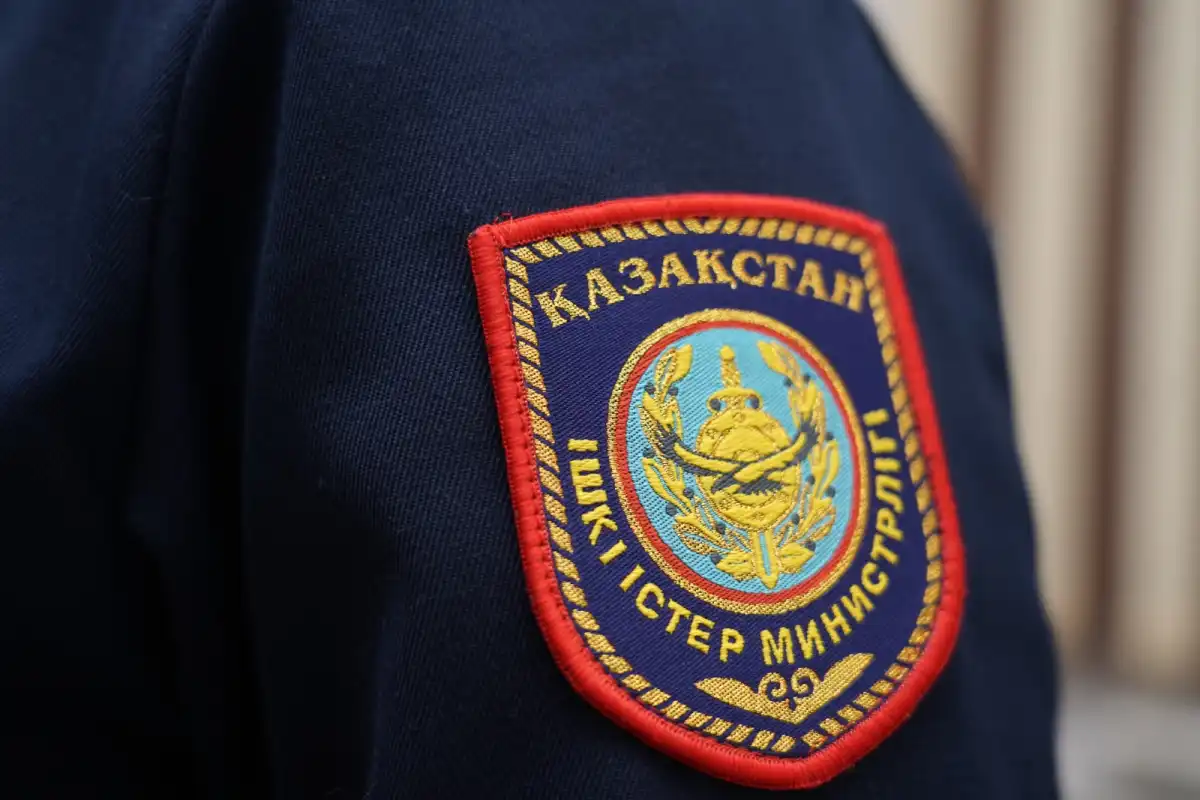 Алматыда полицейлерді балағаттаған дебошир ұсталды