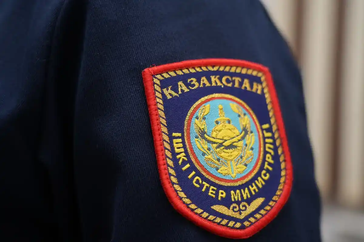 Астанада жеңіл көлік жолдан өтіп бара жатқан баланы қағып кетті