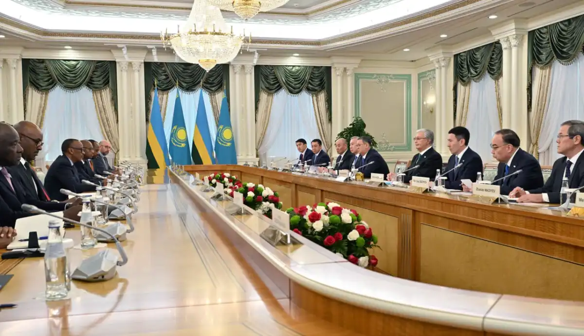Тоқаев пен Кагаме кеңейтілген құрамда келіссөз жүргізді