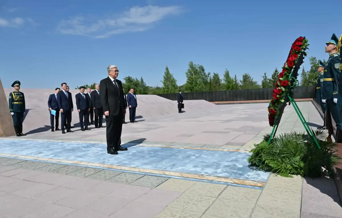 Президент саяси қуғын-сүргін және ашаршылық құрбандарын еске алды