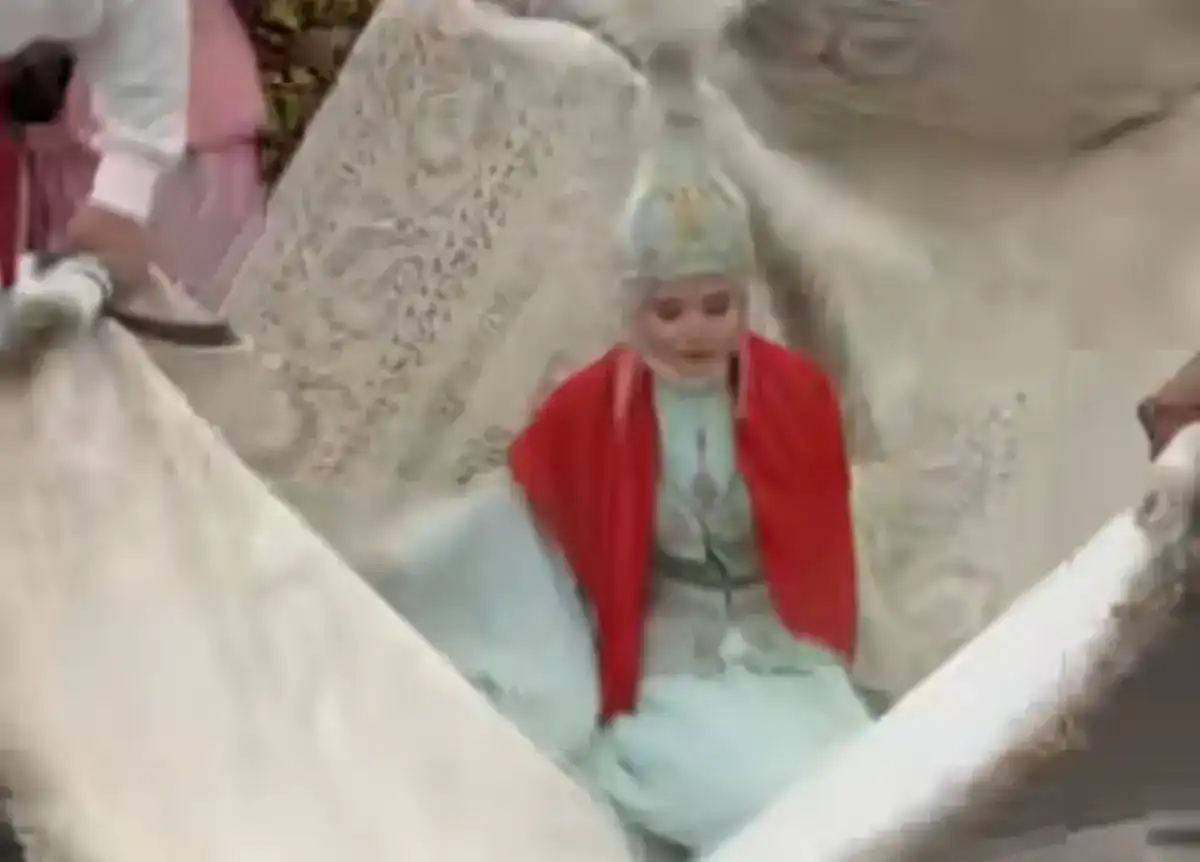"Кілеммен- шығарғаны несі?": желіде Сәкен Майғазиевтің келінінің ұзатуы қызу талқыланып жатыр