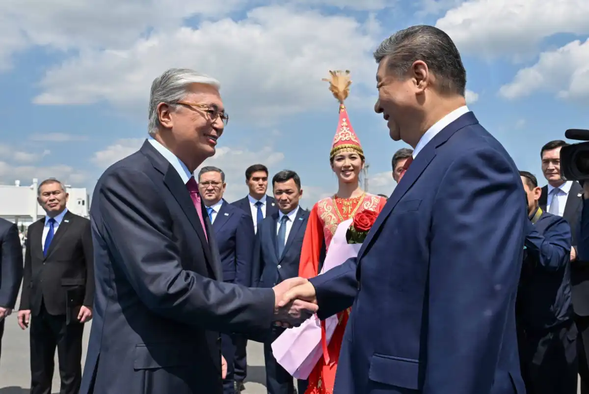 Президент Тоқаев ҚХР Төрағасы Цзиньпинді қарсы алды