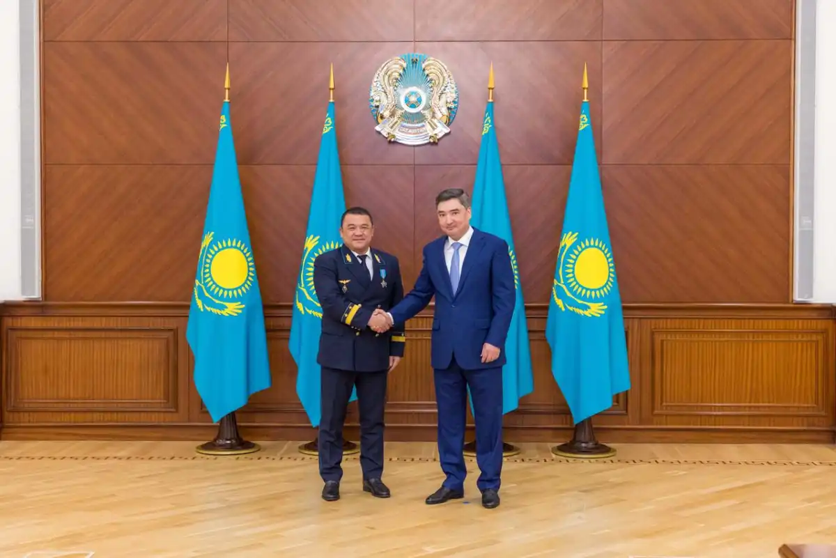 Олжас Бектенов көлік саласы қызметкерлеріне мемлекеттік наградалар табыстады