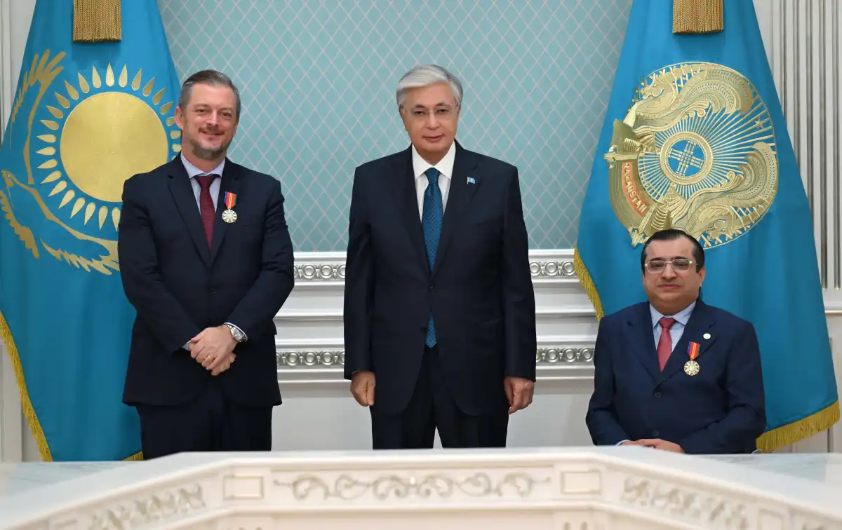 Президент Эндрю Парсонс пен Маджид Рашедті «Достық» орденімен марапаттады