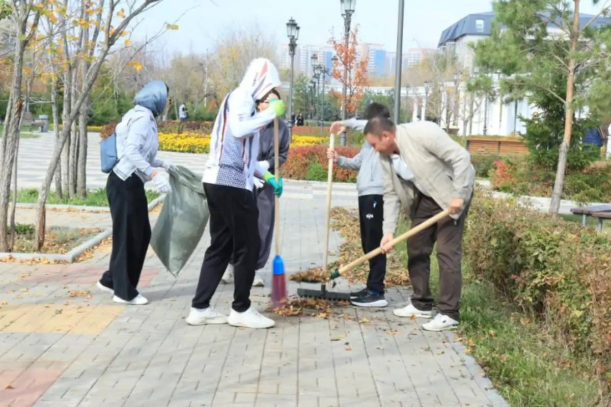 Елордада «Алаш қайраткерлері» ескерткіші маңында тазалық жұмыстары жүргізілді