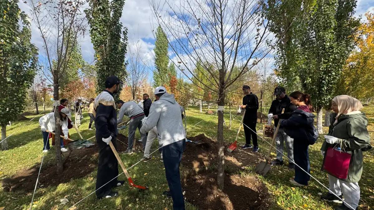 Астананың Байқоңыр ауданында 150-ден астам ағаш отырғызылды