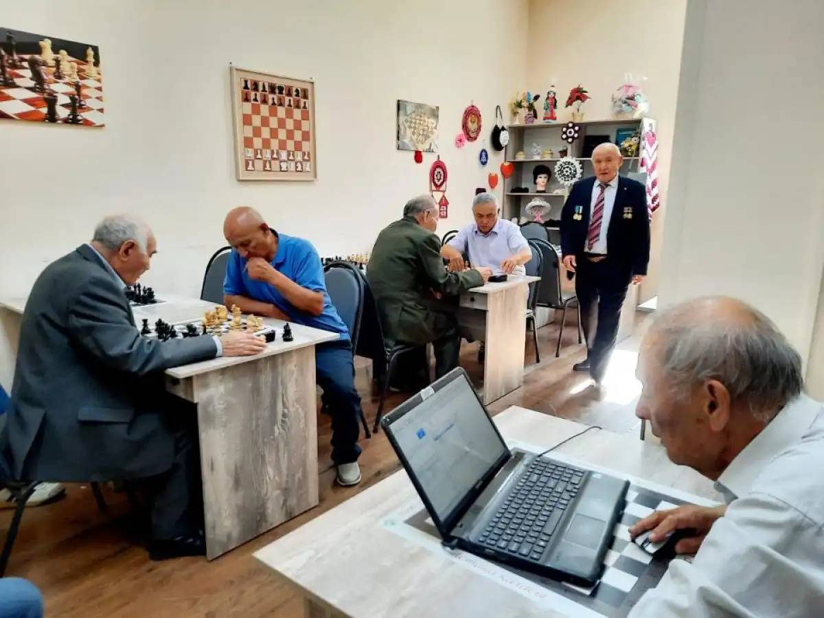 Қарттар күні: Астанада зейнеткерлер арасында шахматтан турнир өтті