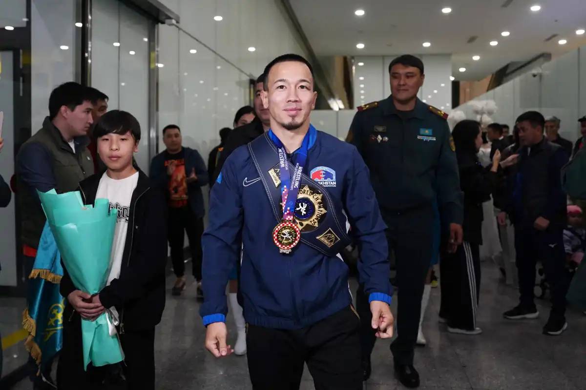 Астана әуежайында грек-рим күресінен әлем чемпионы Айдос Сұлтанғалиды қарсы алды