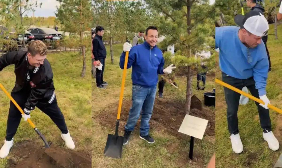 Елордада аңызға айналған Backstreet Boys тобы Бейбітшілік пен келісім саябағында ағаш екті