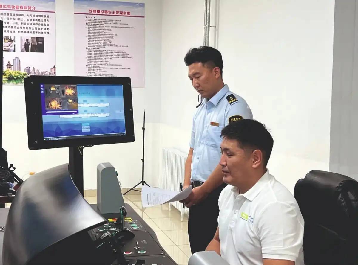 LRT пойыздарының операторлары Қытайда оқытудың екінші кезеңін аяқтады