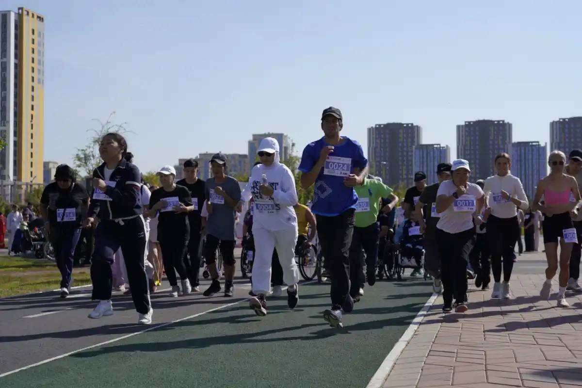 Елордадағы «Жігерлі жандар» парамарафонына 80-ге жуық адам қатысты