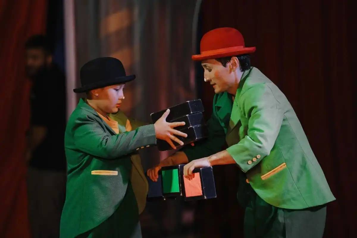 «Ретро Шапито циркі» Астанада «Таза Қазақстан» акциясын өткізді