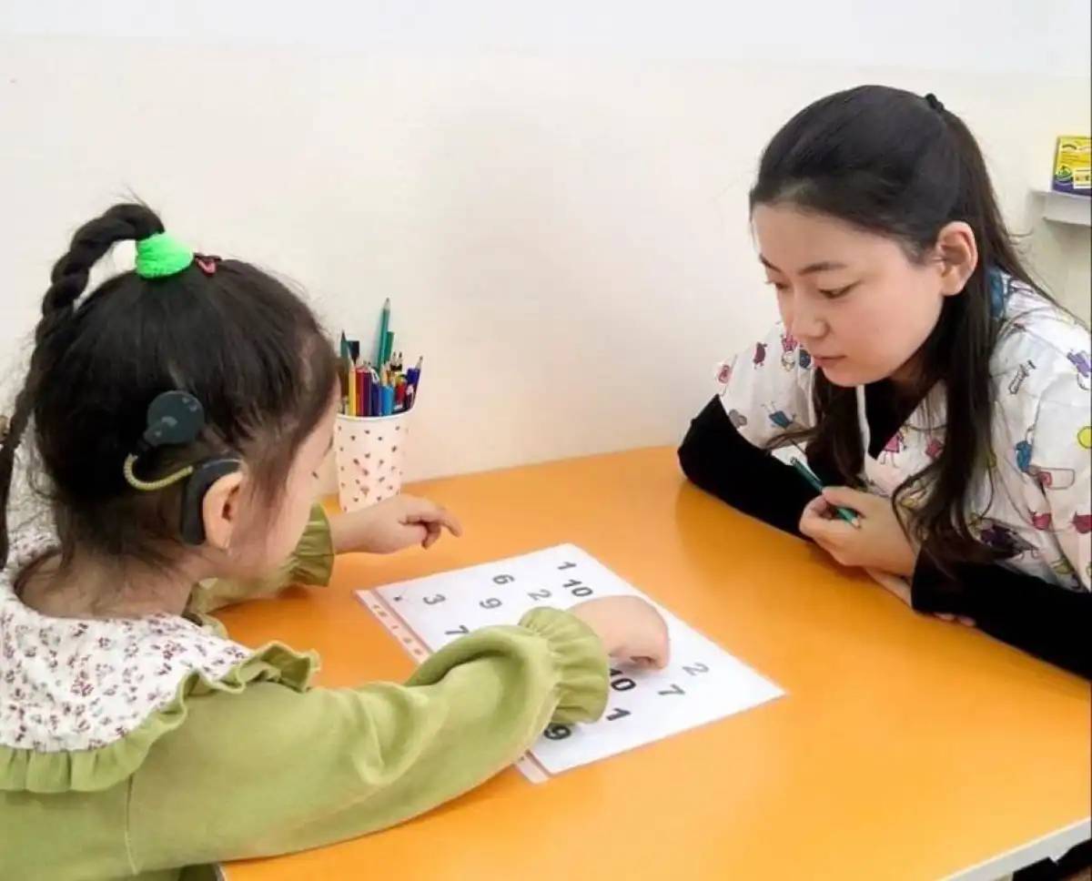 Есту қабілеті бұзылған балалар сауықтыру курсынан өтті